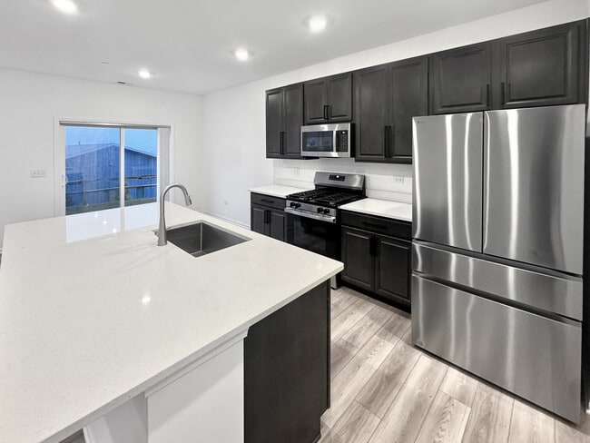 Photo - 1135 White Oak Cir