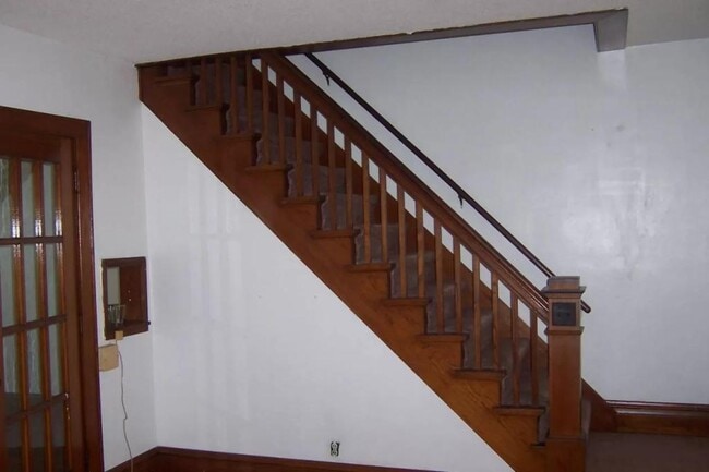 Photo - 202 W High St