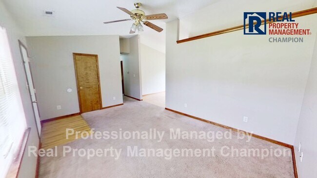 Photo - Charming home on Quiet Cul-de-Sac with Ful...