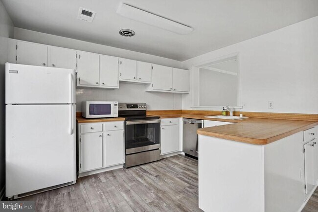 Photo - 642 15th St S