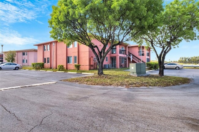 Building Photo - 2020 NW 119th St Unit 1122