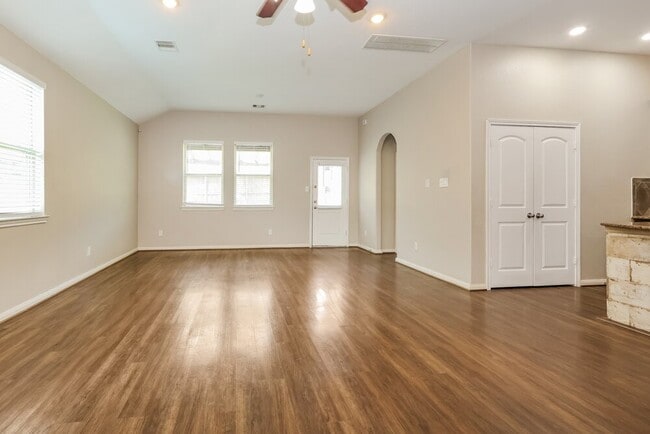 Photo - 320 Terra Vis Cir
