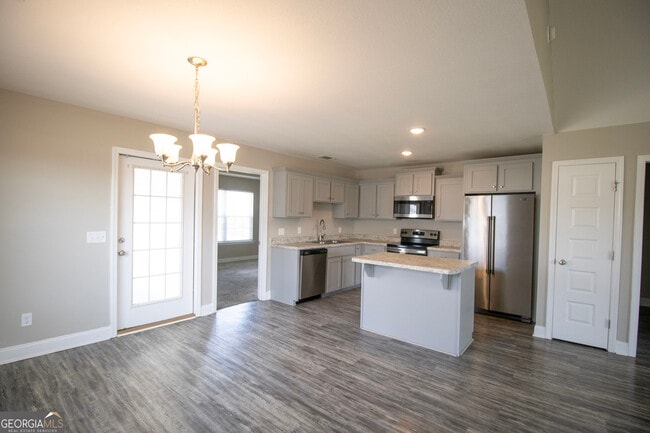 Photo - 7051 White Pine Ave