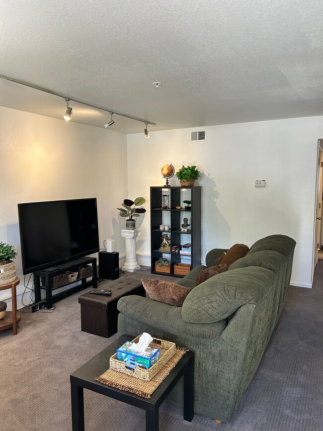 Photo - 935 Broadway Unidad 102
