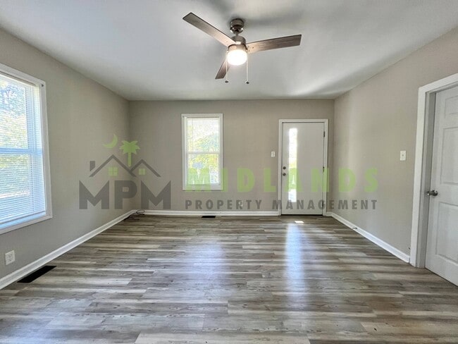 Photo - 320 Corley St