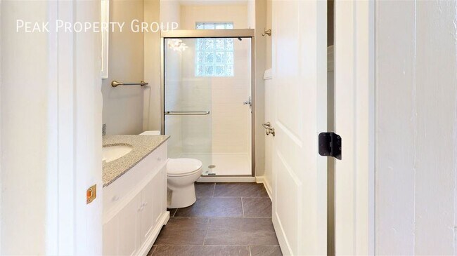 Photo - 2355 N High St