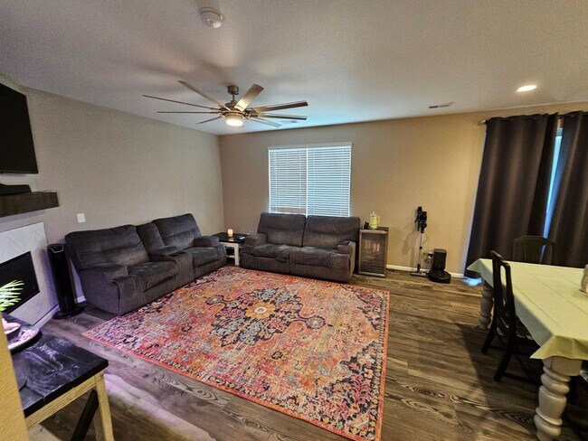 Photo - 3 Bed 3 bath house in The Trails in Aspen Ridge!!