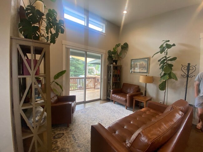 Photo - 1 bedroom 1 Bath in Bingen, WA