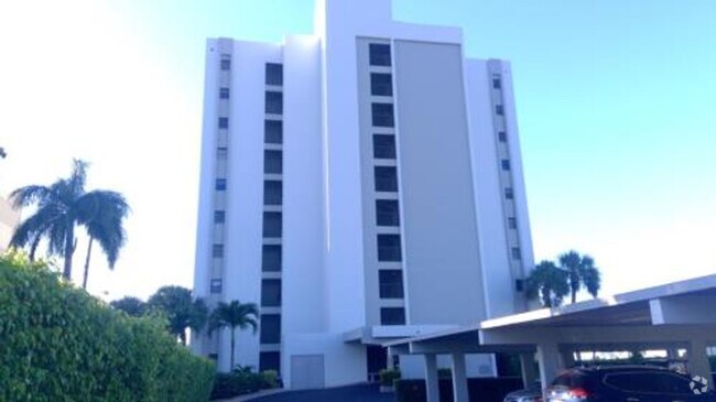 Building Photo - Stunning 8th floor Riverfront Condo