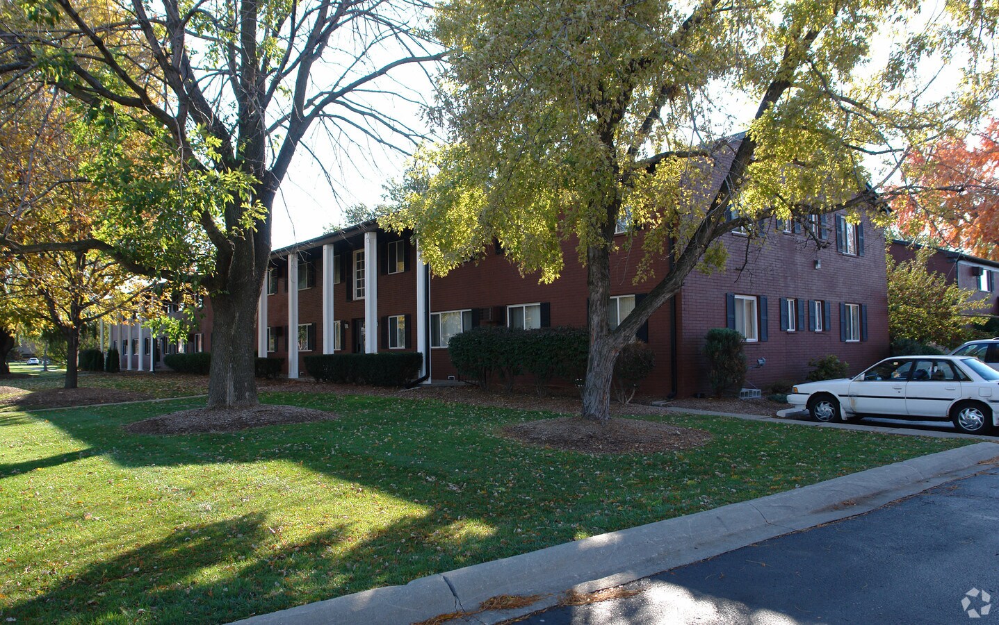 Eastbrooke Apartments - Eastbrooke Apartments