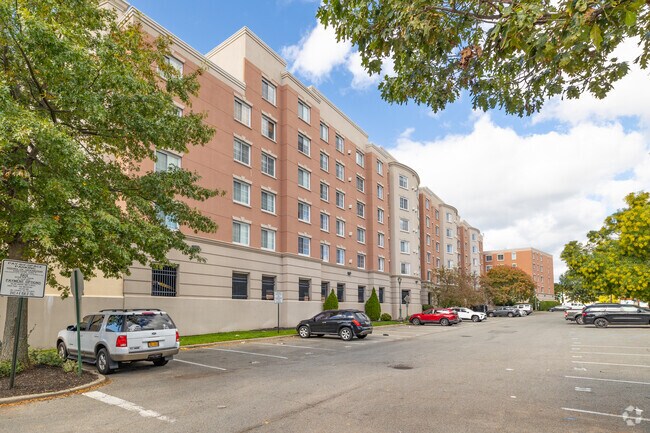 Photo - Maple Tower Condominium