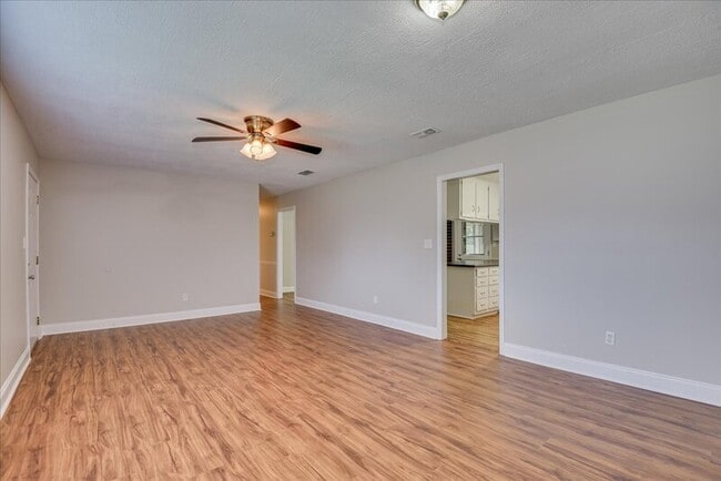 Photo - 608 Cedarwood Ct