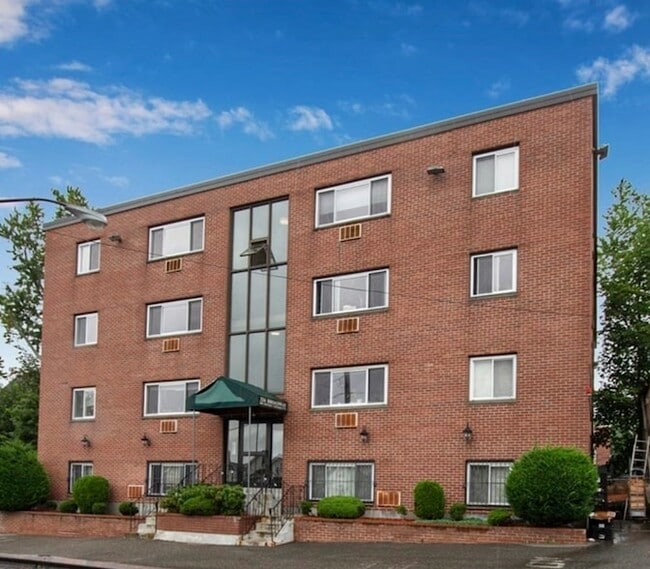 Building Photo - 326 Broadway Unit 15