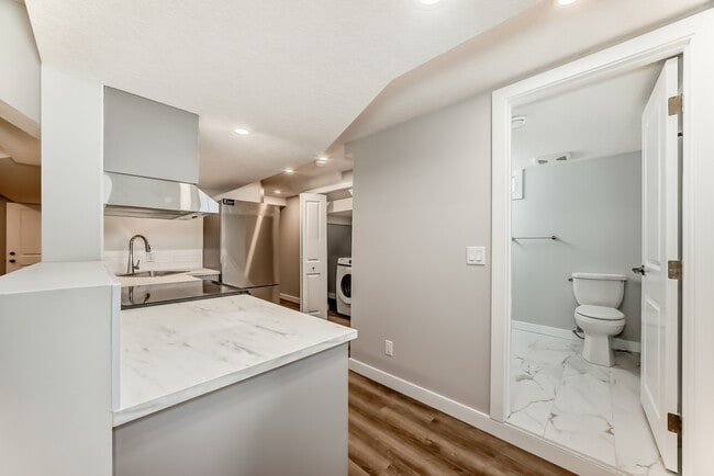 Photo - 4752 Memorial Dr E