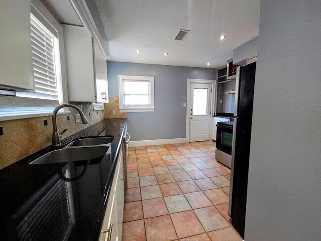 Photo - 1810 W Main St