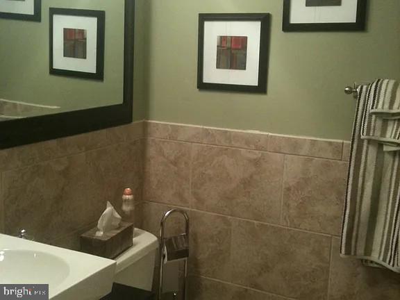 Photo - 1724 Fleet St