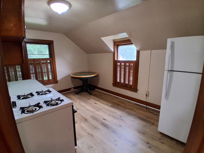 Photo - 205 E Phoenix Ave