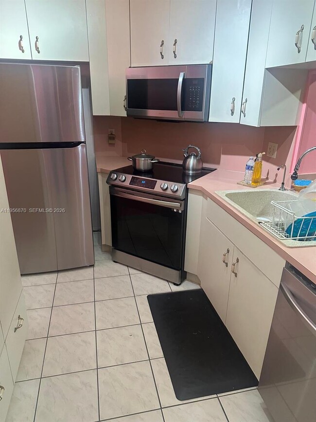Photo - 855 NE 209th St Unidad 203-34