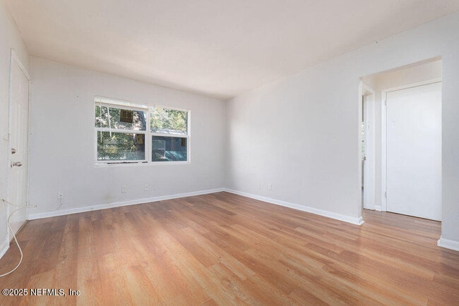 Photo - 239 E 16th St