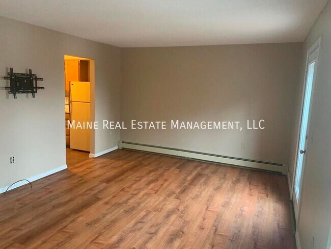 Photo - 411 Old County Rd Unit Apt. 6