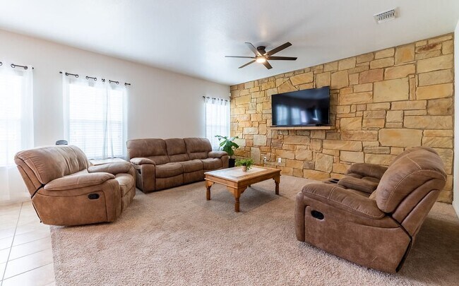 Photo - 290 Northern Flicker St