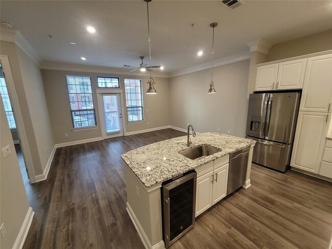Building Photo - 2111 Austin St Unit 225 Rental
