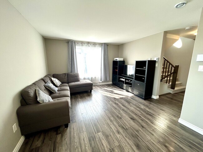 2 Foxglove St