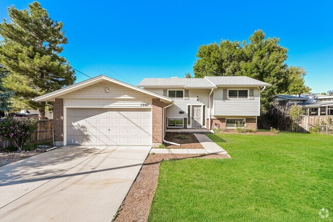 Building Photo - "Charming 4-Bedroom Home with 2 Full Baths...