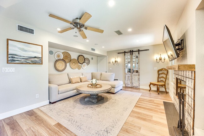 Building Photo - 1810 E Oak Harbor Dr Unit SI ID1592207P