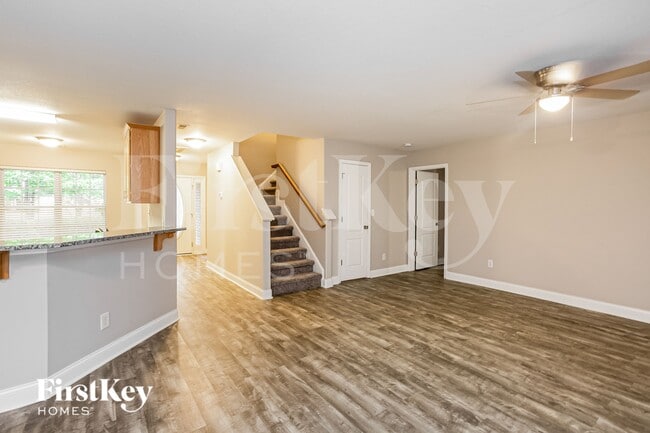 Photo - 366 Courtland Ct
