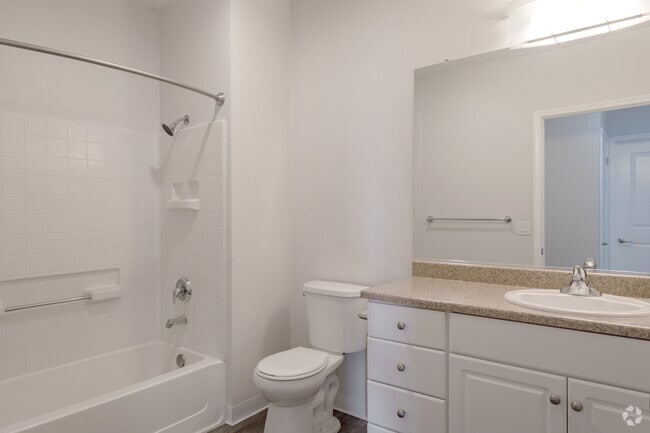 1BR, 1BA - 790SF