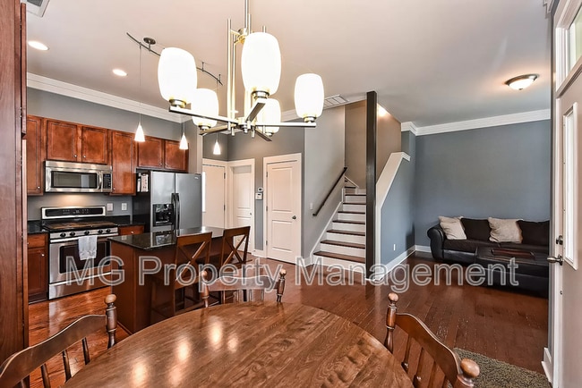 Photo - 3475 Spencer St