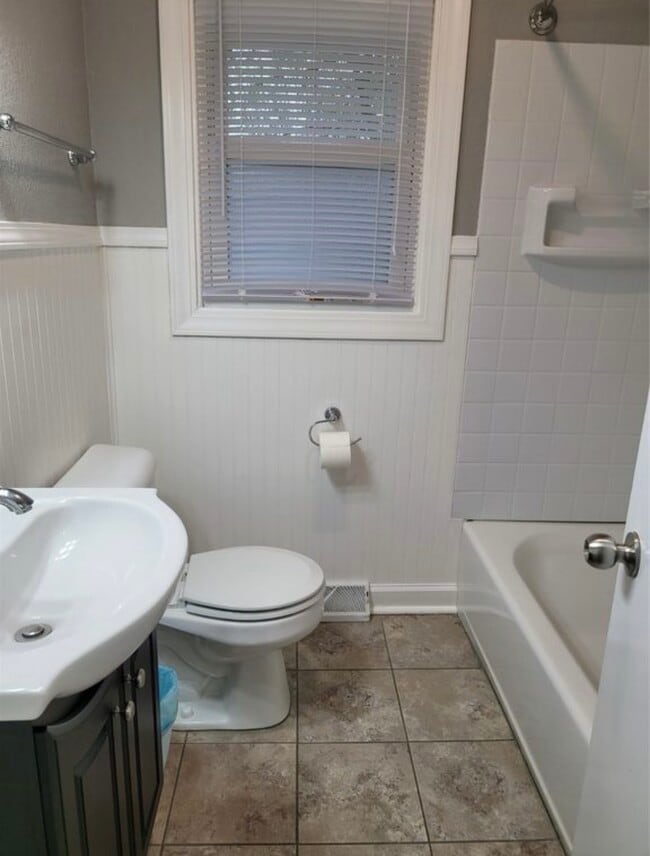 Photo - 3316 68th St