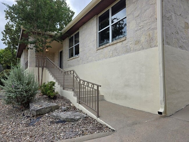 Photo - 1303 Malibu Dr