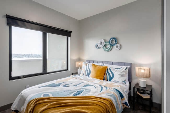 2 BR, 2BA - 887SF - Mission Landing