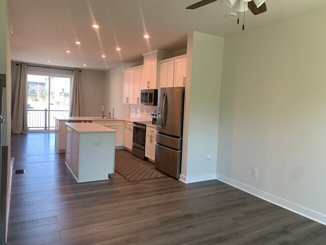 Photo - Beautiful Three Bedroom Townhouse!