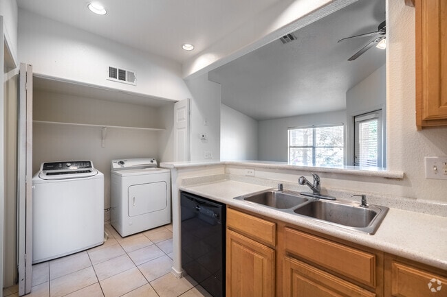 2BR, 2BA - 928SF - Kitchen and Washer and Dryer