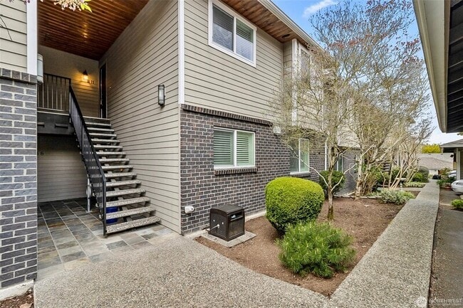 Building Photo - 629 Kirkland Way Unit B11