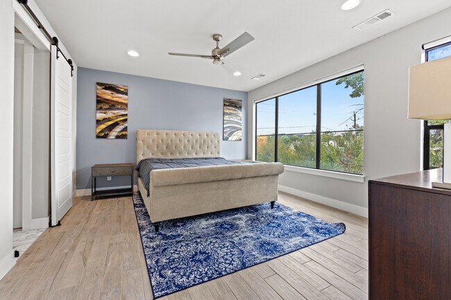 Photo - 4526 Deere St