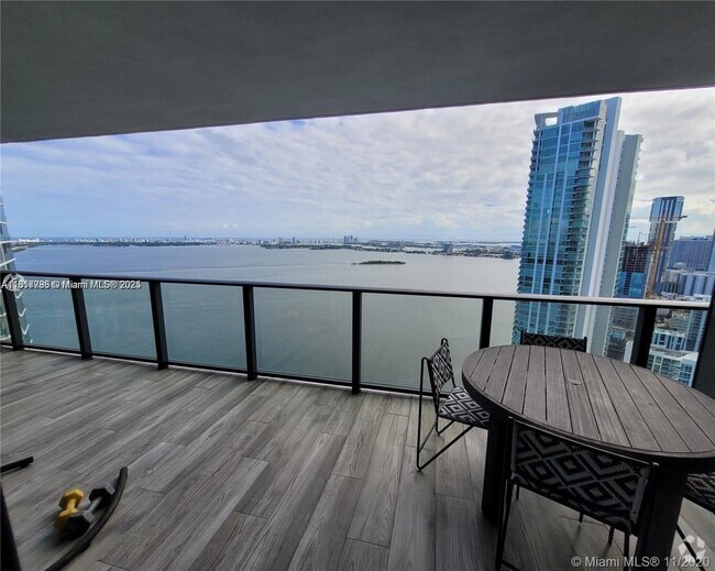 Building Photo - 650 NE 32nd St Unit 3905 Rental