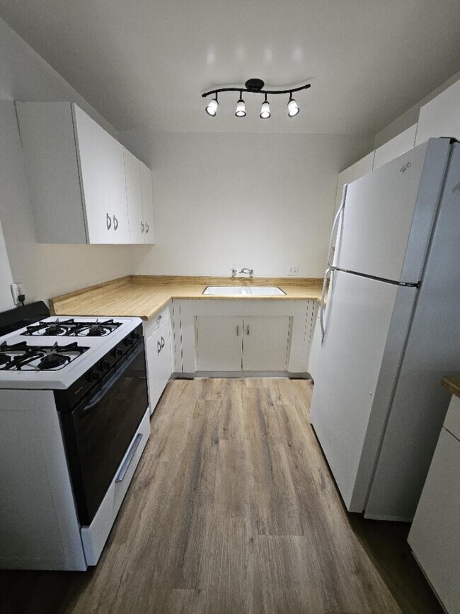 Photo - Holiday Manor