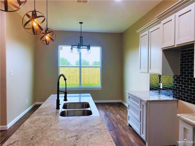 2710 E Bella Vista Ave