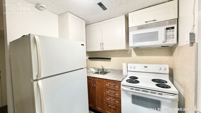 Building Photo - 22 Masseygrove Cres