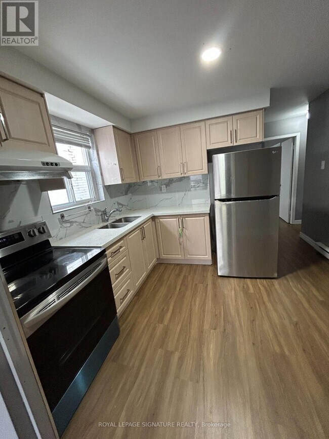 Photo - 608 Gerrard St E