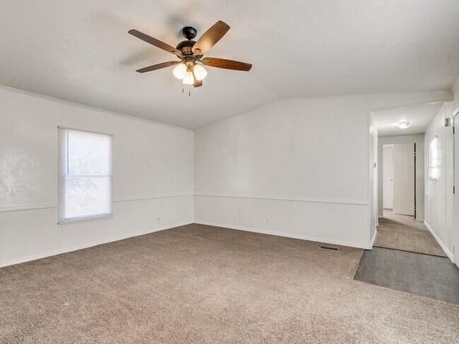 Photo - 3bed/2bath Mobile Home Available on 1.3 Acres in Noble!