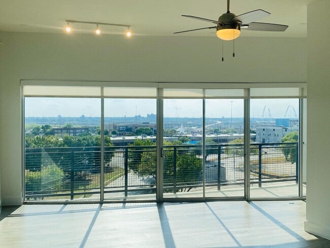 Photo - 1100 Peters St