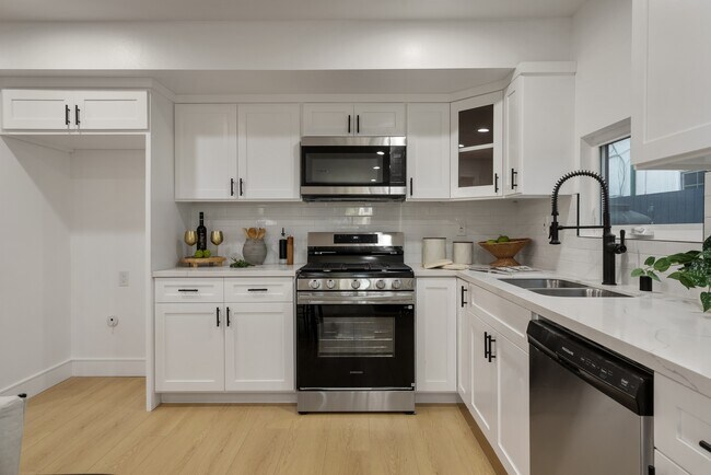 2708 S Cochran Ave