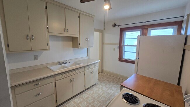 Photo - 1727 E Morgan Ave