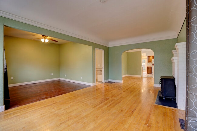 Photo - 628 Gladstone St