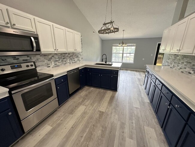 Photo - 427 Triton St